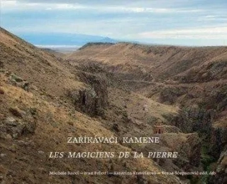 ZAŘÍKÁVAČI KAMENE. LES MAGICIENS DE LA PIERRE