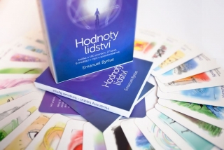 HODNOTY LIDSTVÍ KNÍŽKA O 190 STR.,27 KARET A SPOLEČENSKÁ HRA